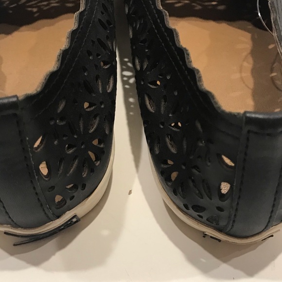 AERIN Flat slip on leather laser cut  murex floral - Picture 6 of 6